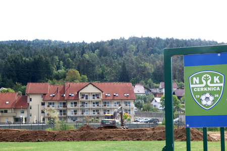 NOGOMETNO IGRIŠČE CERKNICA PRIPRAVA PODLOGE ZA UMETNO TRAVO 10 FOTO LJUBO VUKELIČ